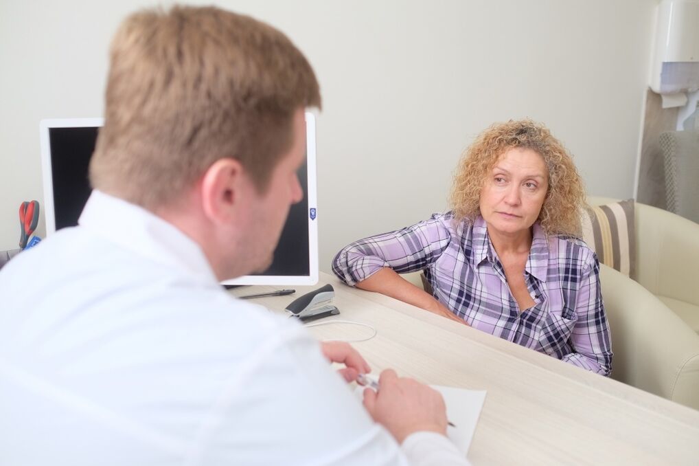 woman meeting with a specialist for the treatment of varicose veins